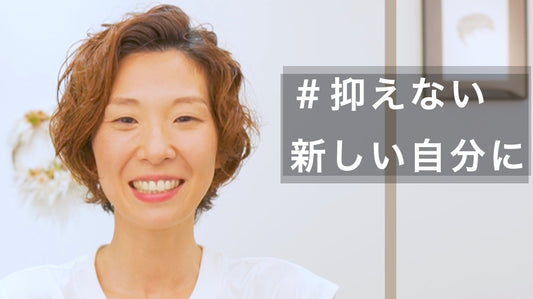 広がる癖を活かした華やかカーリーショート！